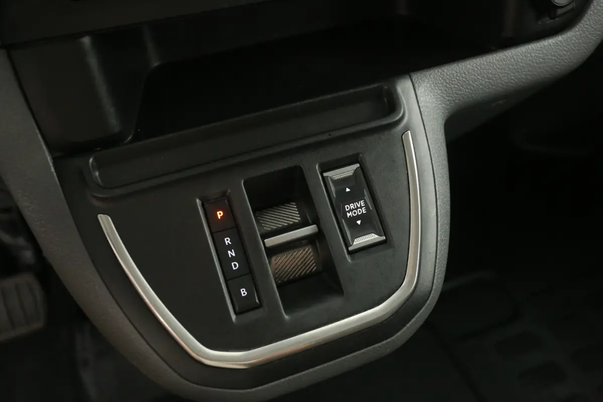 Opel Vivaro-e L2H1 75 kWh Long Range | Snelladen | SOH 87% | Airco | Cruise | 3 Zits | Carplay | Parkeersens.