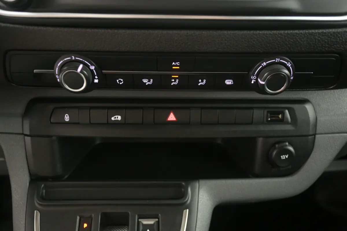 Opel Vivaro-e L2H1 75 kWh Long Range | Snelladen | SOH 87% | Airco | Cruise | 3 Zits | Carplay | Parkeersens.