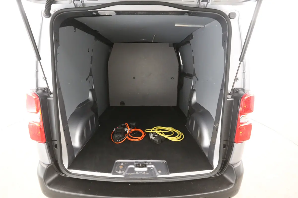Opel Vivaro-e L2H1 75 kWh | Snelladen | SOH 96% | Airco | Cruise | Camera | Carplay | Navi | Trekhaak