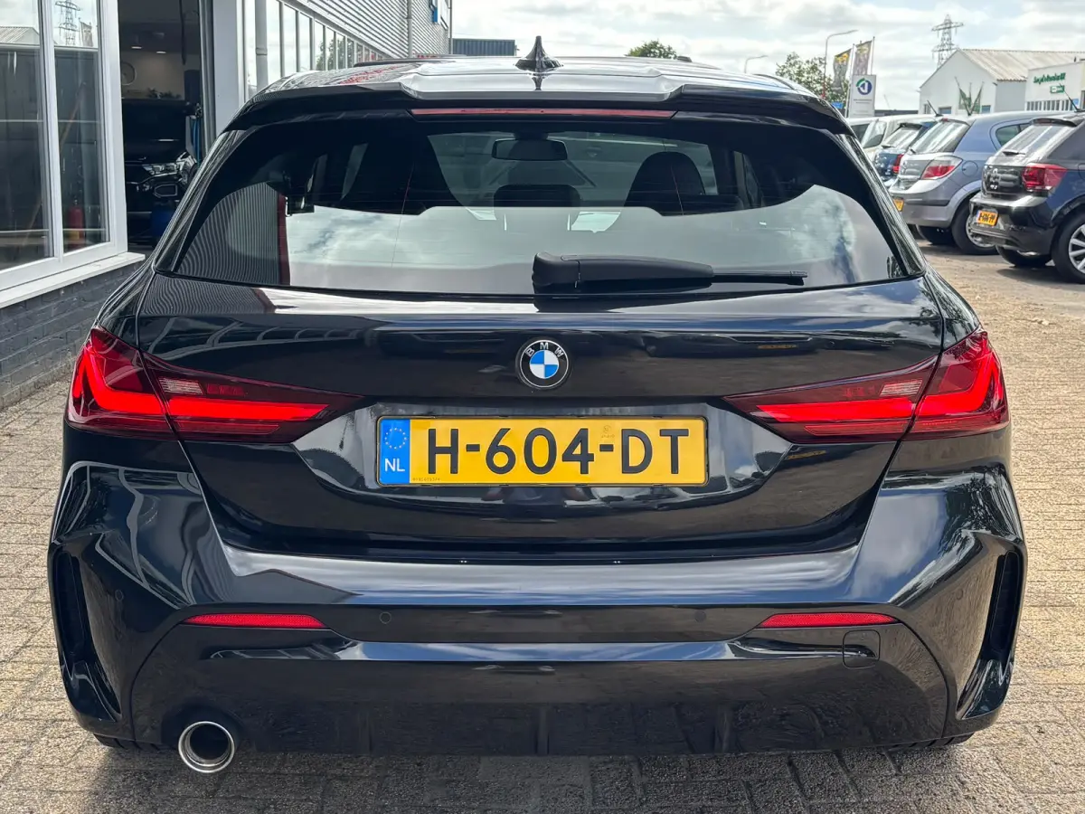 118i Executive Edition | M Pakket | Leer | Apple Carplay | Sfeerverlichting | Parkeersensoren