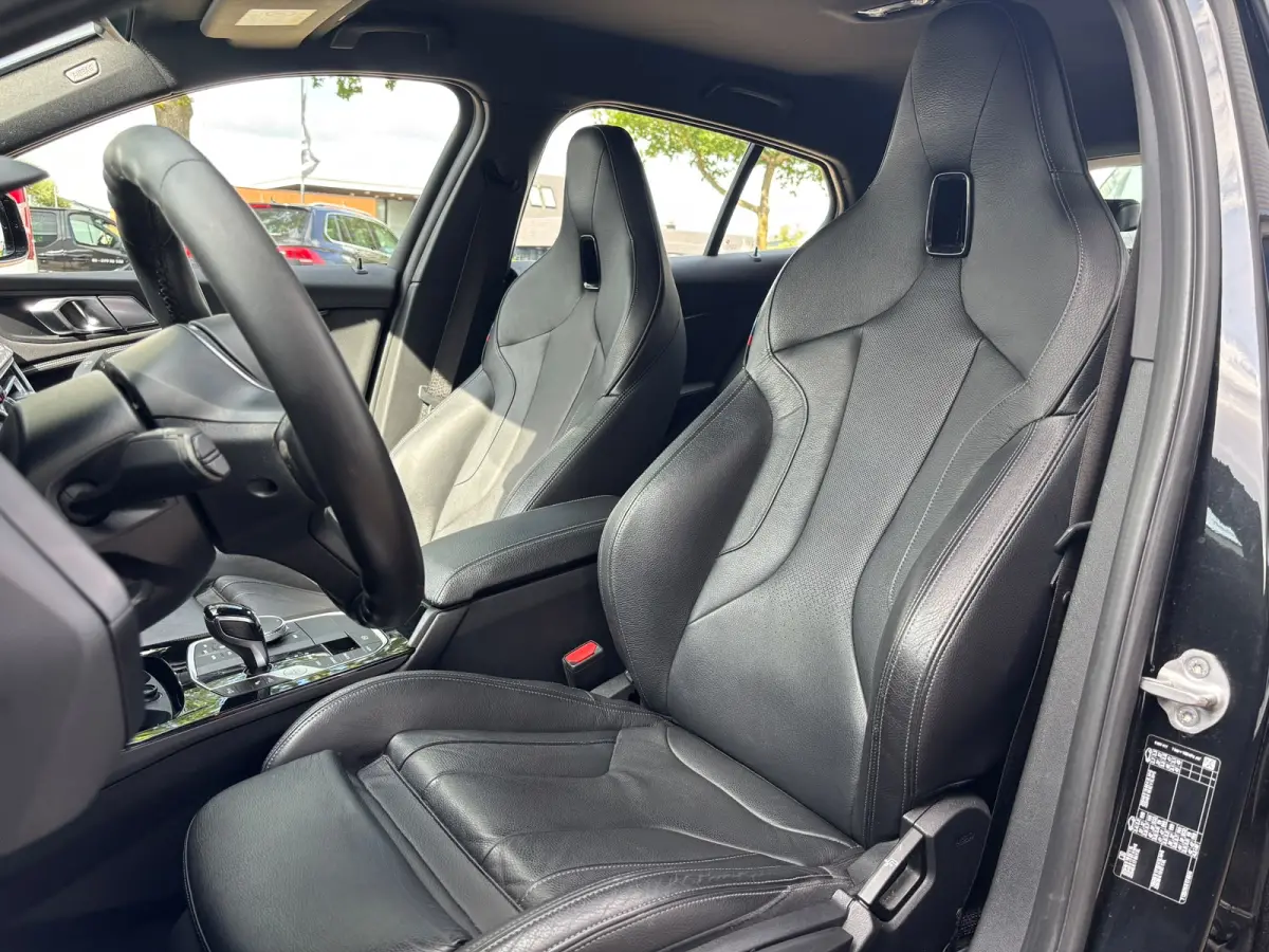 118i Executive Edition | M Pakket | Leer | Apple Carplay | Sfeerverlichting | Parkeersensoren