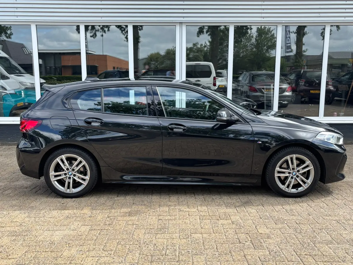 118i Executive Edition | M Pakket | Leer | Apple Carplay | Sfeerverlichting | Parkeersensoren