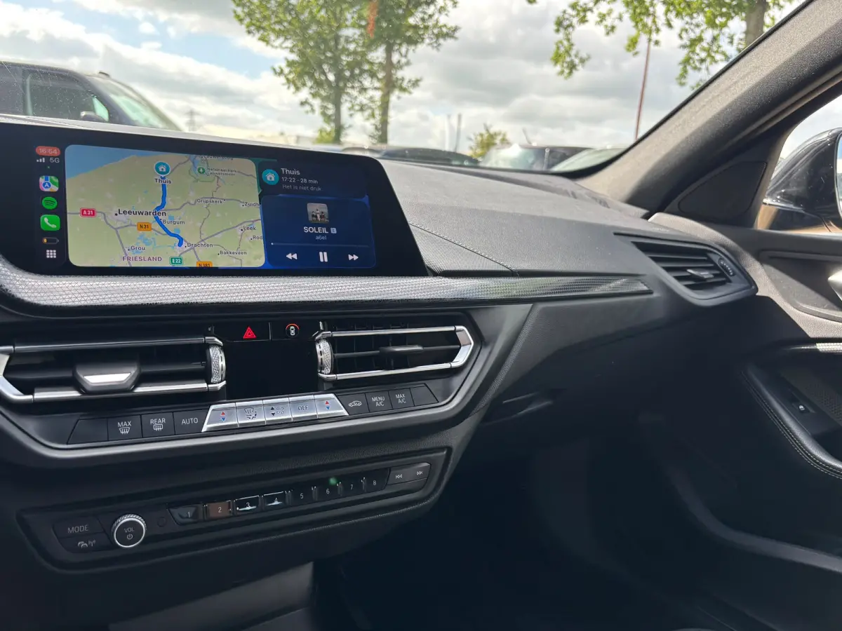 118i Executive Edition | M Pakket | Leer | Apple Carplay | Sfeerverlichting | Parkeersensoren