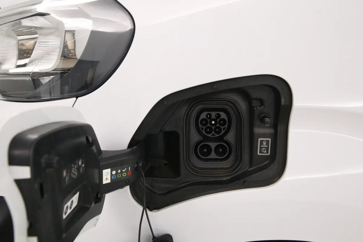 Peugeot e-Expert 75 kWh L3H1 | Snelladen | SOH 97% | Airco | Cruise | Carplay | 3 Zits | Parkeersens.