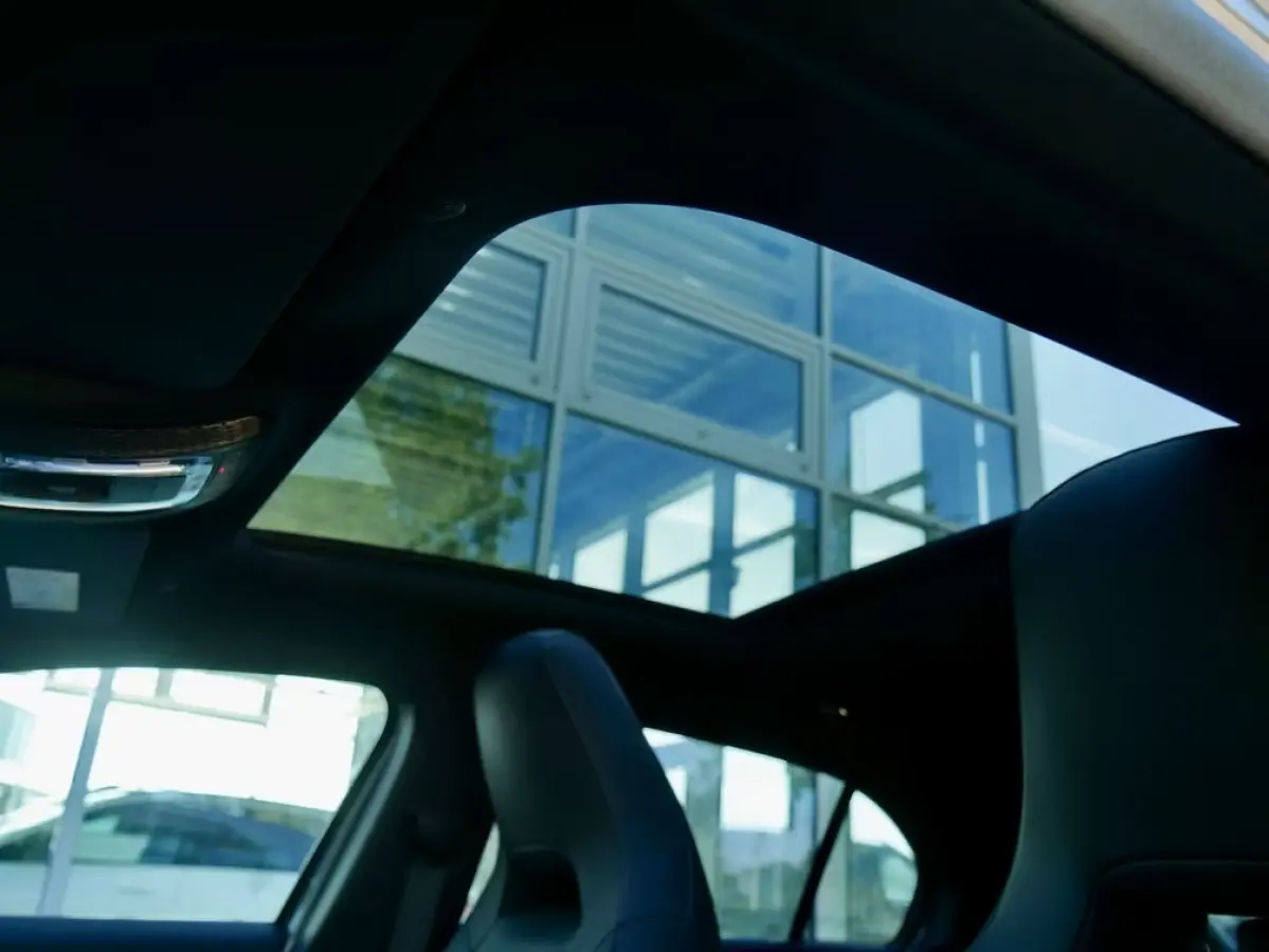 250e AMG ** LED, MBUX+, DISTR, PANORAMA, HuD, 2-Zone CLIMA, 19-inch LMV,  ** 1e EIG - UNFALLFREI ** ** INFORMEER OOK NAAR ONZE AANTREKKELIJKE FINANCIAL-LEASE TARIEVEN **