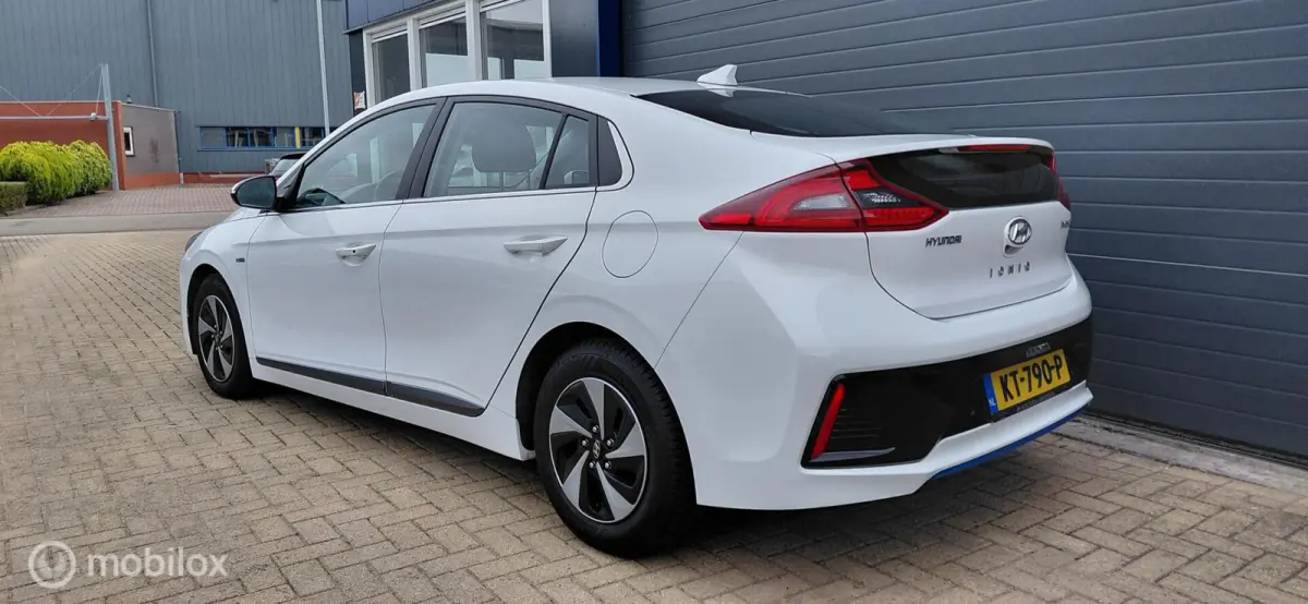1.6 GDi hybrid ,Camera,Adaptive,Infinity audio