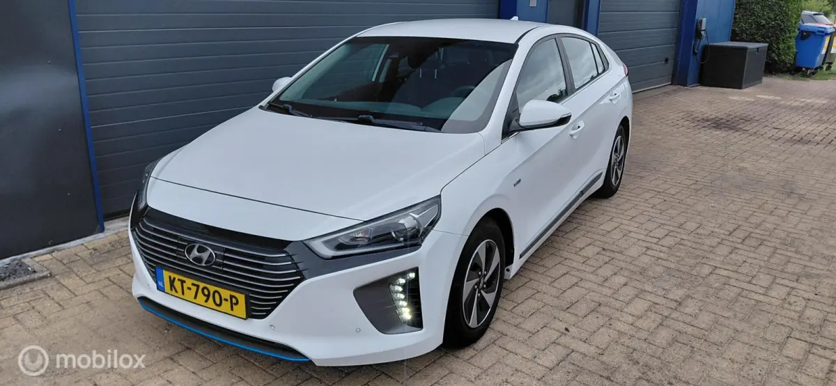 1.6 GDi hybrid ,Camera,Adaptive,Infinity audio