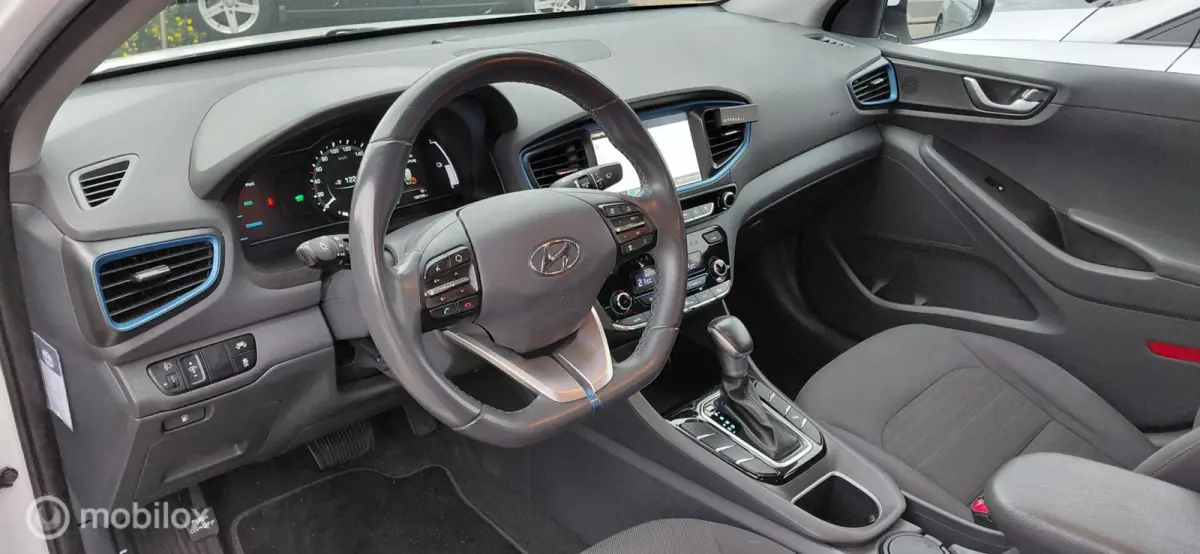 1.6 GDi hybrid ,Camera,Adaptive,Infinity audio