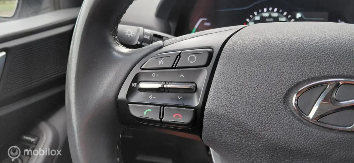 1.6 GDi hybrid ,Camera,Adaptive,Infinity audio