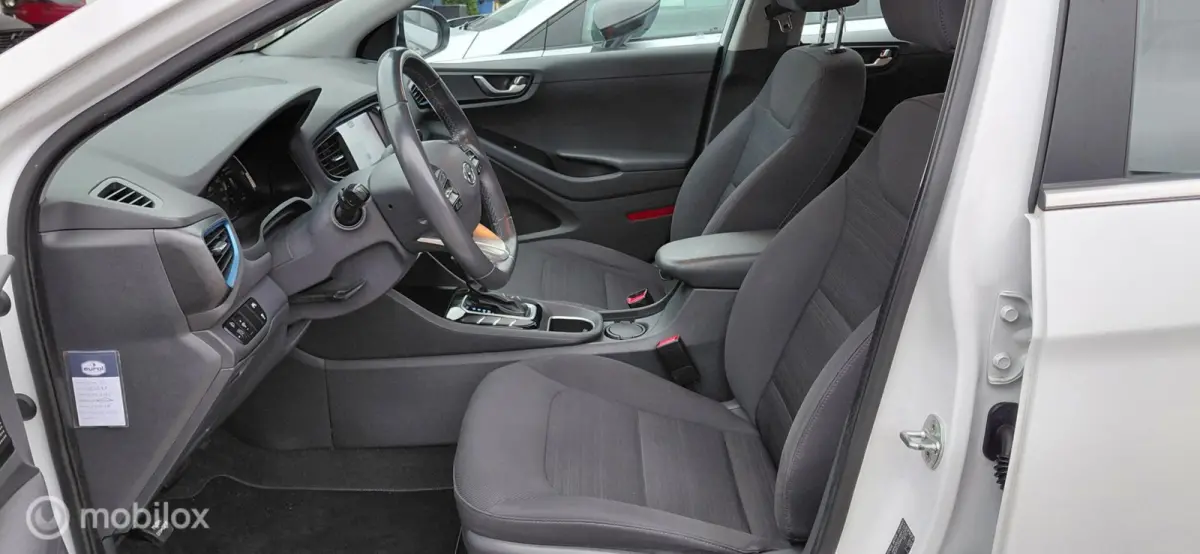 1.6 GDi hybrid ,Camera,Adaptive,Infinity audio