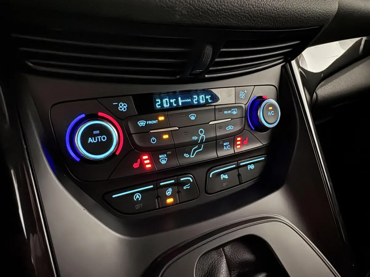 1.5 EcoBoost Titanium 4x4 Sony Carplay Camera Trekh.