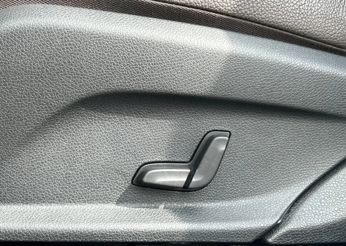 250 4MATIC Ambition 211PK | AMG | PANO | LEDER | Achteruitrijcamera | Navigatie | Stoelverwarming | Elektrische Achterklep | 20 Inch |