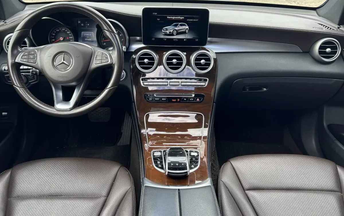 250 4MATIC Ambition 211PK | AMG | PANO | LEDER | Achteruitrijcamera | Navigatie | Stoelverwarming | Elektrische Achterklep | 20 Inch |