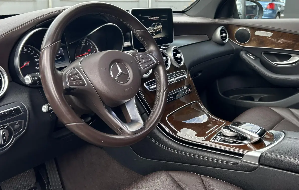 250 4MATIC Ambition 211PK | AMG | PANO | LEDER | Achteruitrijcamera | Navigatie | Stoelverwarming | Elektrische Achterklep | 20 Inch |