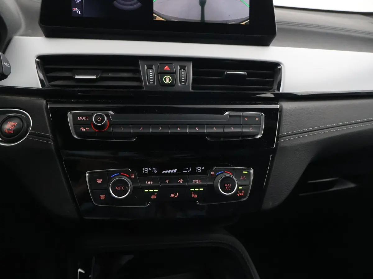 sDrive20i 178 PK AUT. HIGH EXECUTIVE EDITION + TREKHAAK | CAMERA | HEAD-UP | LEDER