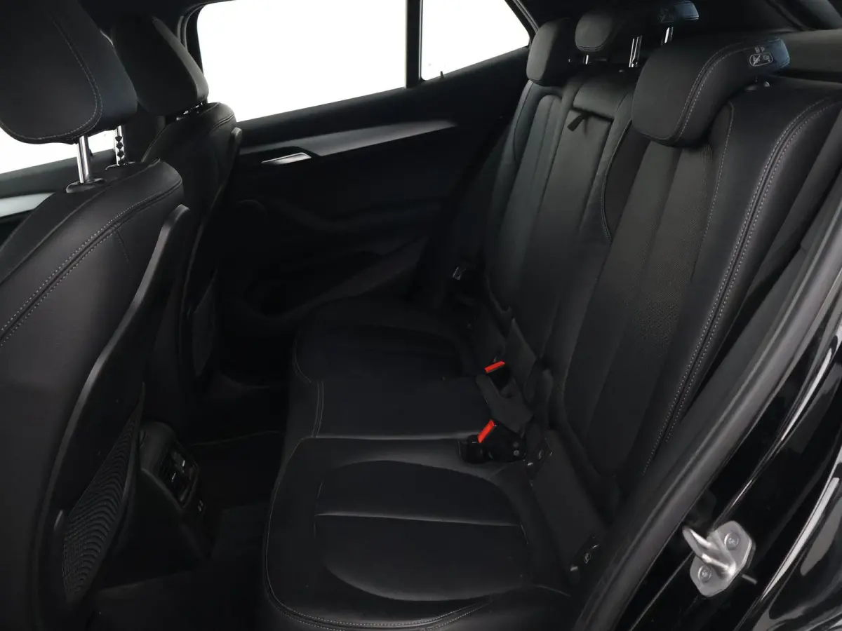 sDrive20i 178 PK AUT. HIGH EXECUTIVE EDITION + TREKHAAK | CAMERA | HEAD-UP | LEDER