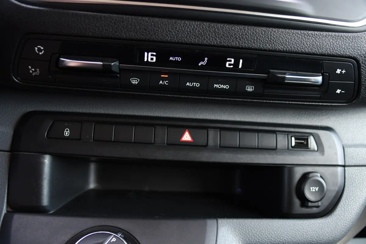 2.0 BlueHDI 180 L3 DC PB Edition 360 Camera, Cruise, Carplay, 2 x Schuifdeur, 177pk, Automaat, Trekhaak, Multimedia, Clima, Uniek!