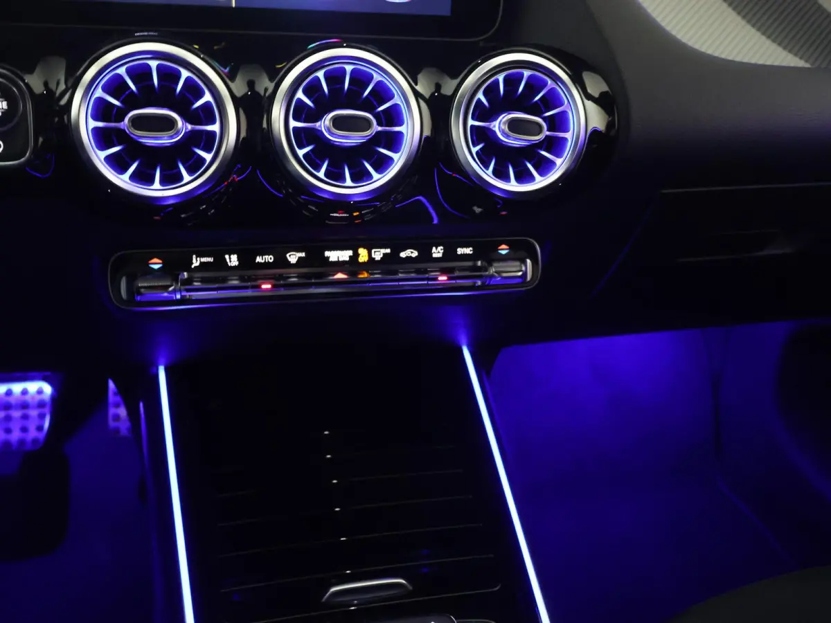 200 163 PK AUT. AMG SPORT + SFEERVERLICHTING | CAMERA | WIDESCREEN | STOELVERW.