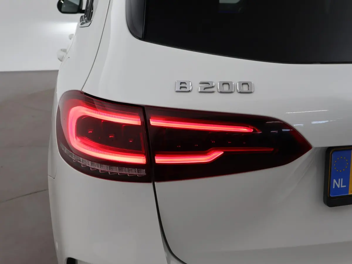 200 163 PK AUT. AMG SPORT + SFEERVERLICHTING | CAMERA | WIDESCREEN | STOELVERW.