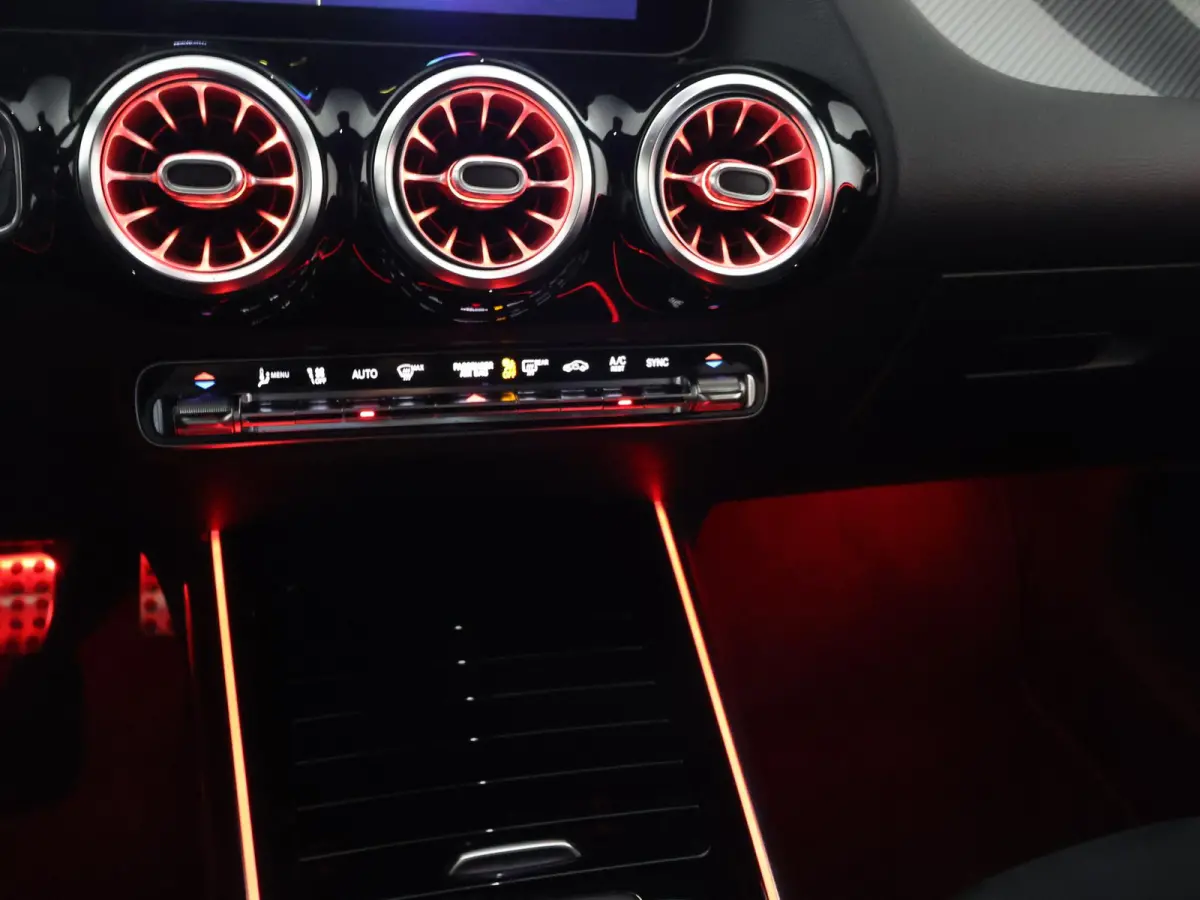 200 163 PK AUT. AMG SPORT + SFEERVERLICHTING | CAMERA | WIDESCREEN | STOELVERW.