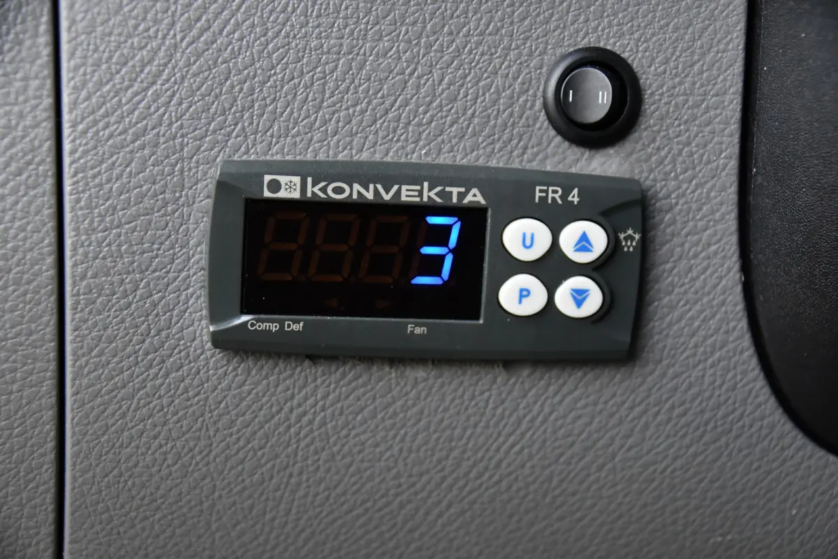 519 V6 3.0 Bakwagen L3 EURO 6, Cruise, Camera, Automaat, Koeling, Stoelverwarming, Trekhaak, Multimedia, Koelwagen, Uniek!