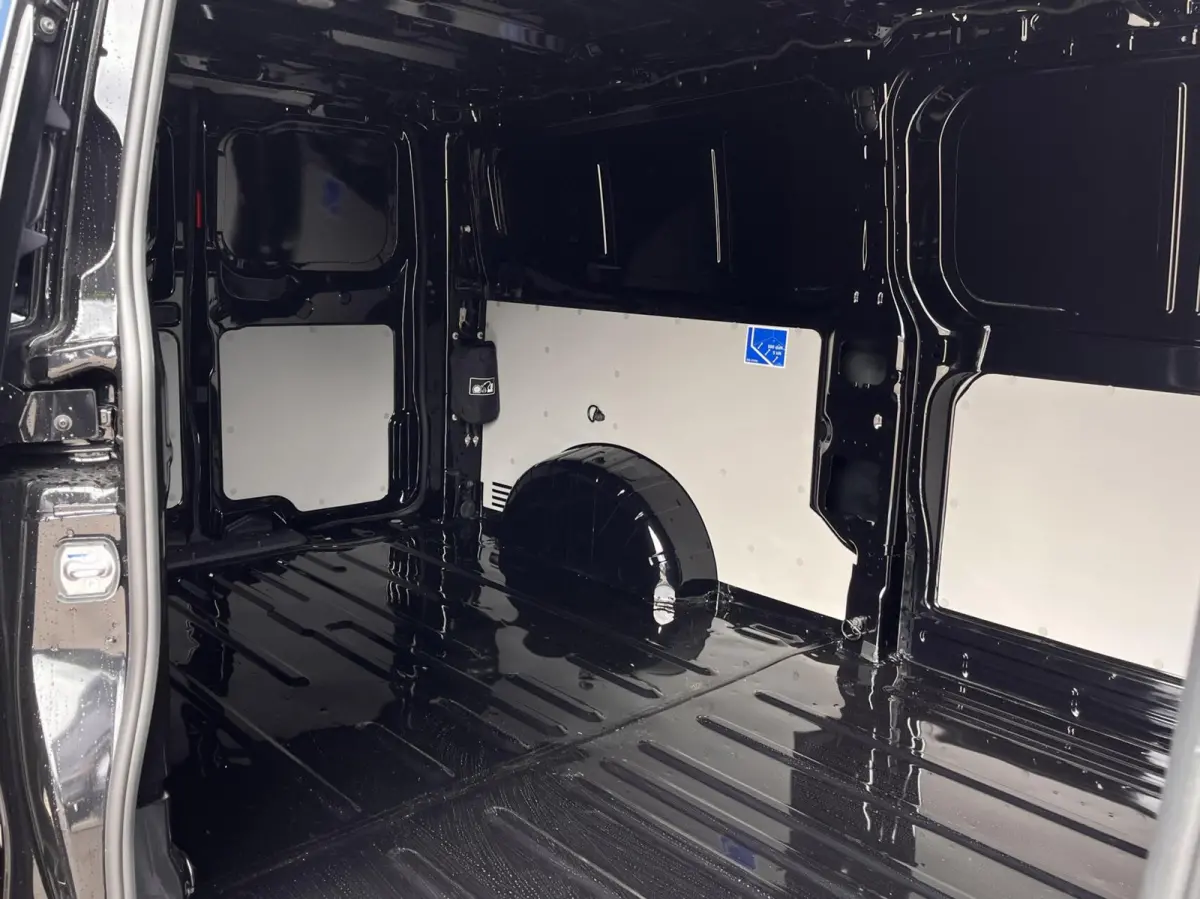 340 L2H1 Limited 71 kWh 218PK Trekhaak 2300KG Trekgewicht B&O Audio Adaptieve Cruise 360 Camera Stuurverwarming Navi Stoelverwarming Carplay Blind-Spot *Nieuw*