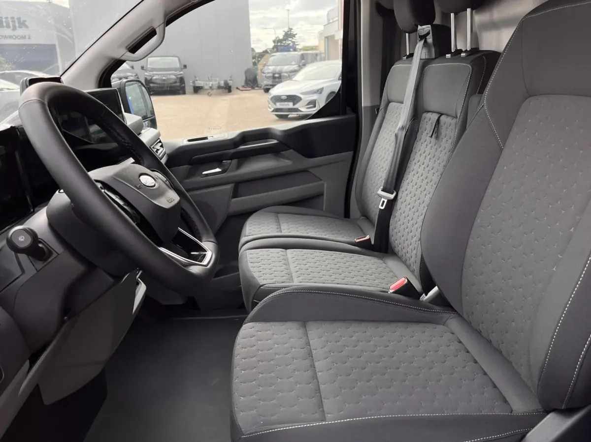 340 L2H1 Limited 71 kWh 218PK Trekhaak 2300KG Trekgewicht B&O Audio Adaptieve Cruise 360 Camera Stuurverwarming Navi Stoelverwarming Carplay Blind-Spot *Nieuw*