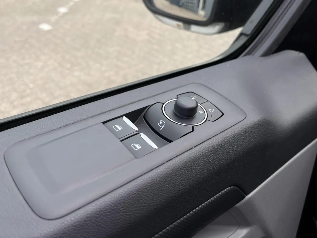 340 L2H1 Limited 71 kWh 218PK Trekhaak 2300KG Trekgewicht B&O Audio Adaptieve Cruise 360 Camera Stuurverwarming Navi Stoelverwarming Carplay Blind-Spot *Nieuw*