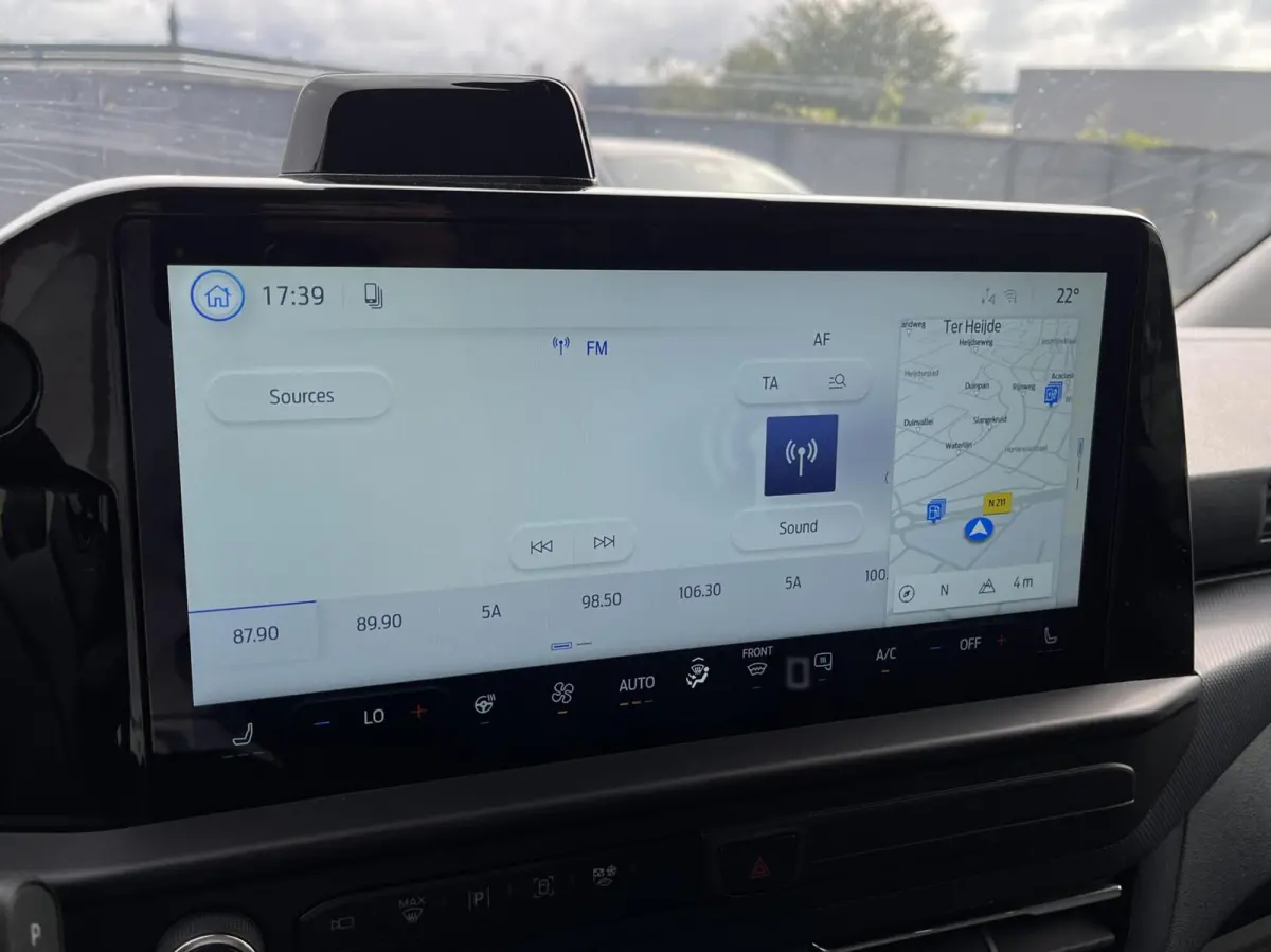 340 L2H1 Limited 71 kWh 218PK Trekhaak 2300KG Trekgewicht B&O Audio Adaptieve Cruise 360 Camera Stuurverwarming Navi Stoelverwarming Carplay Blind-Spot *Nieuw*