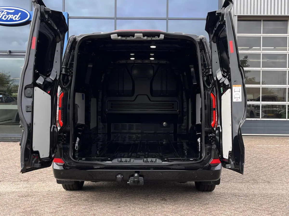 340 L2H1 Limited 71 kWh 218PK Trekhaak 2300KG Trekgewicht B&O Audio Adaptieve Cruise 360 Camera Stuurverwarming Navi Stoelverwarming Carplay Blind-Spot *Nieuw*