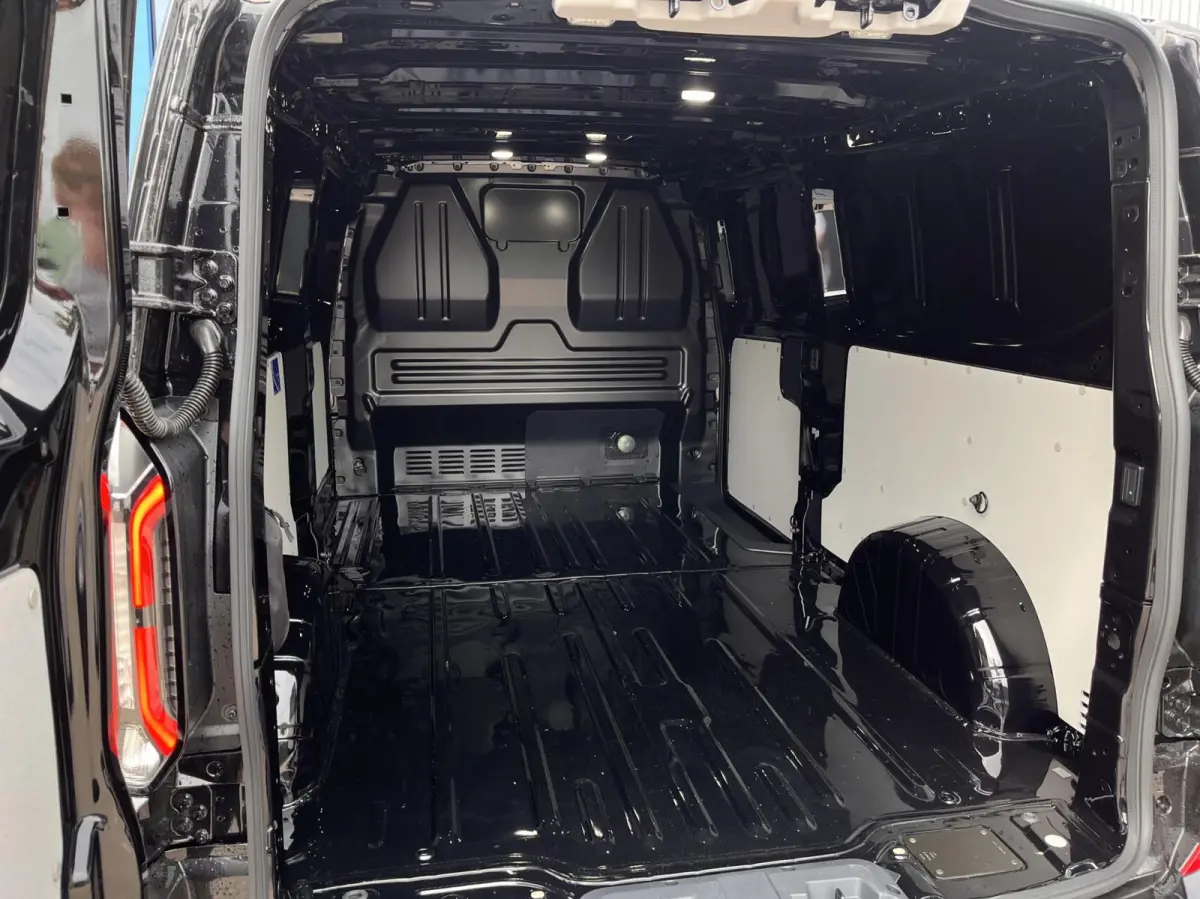 340 L2H1 Limited 71 kWh 218PK Trekhaak 2300KG Trekgewicht B&O Audio Adaptieve Cruise 360 Camera Stuurverwarming Navi Stoelverwarming Carplay Blind-Spot *Nieuw*
