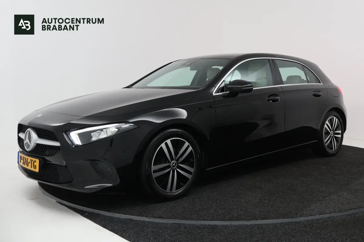 180 Business Solution Luxury (STOELVERWARMING, SFEERVERLICHTING, NAVIGATIE, CAMERA, PARKEERSENSOREN)