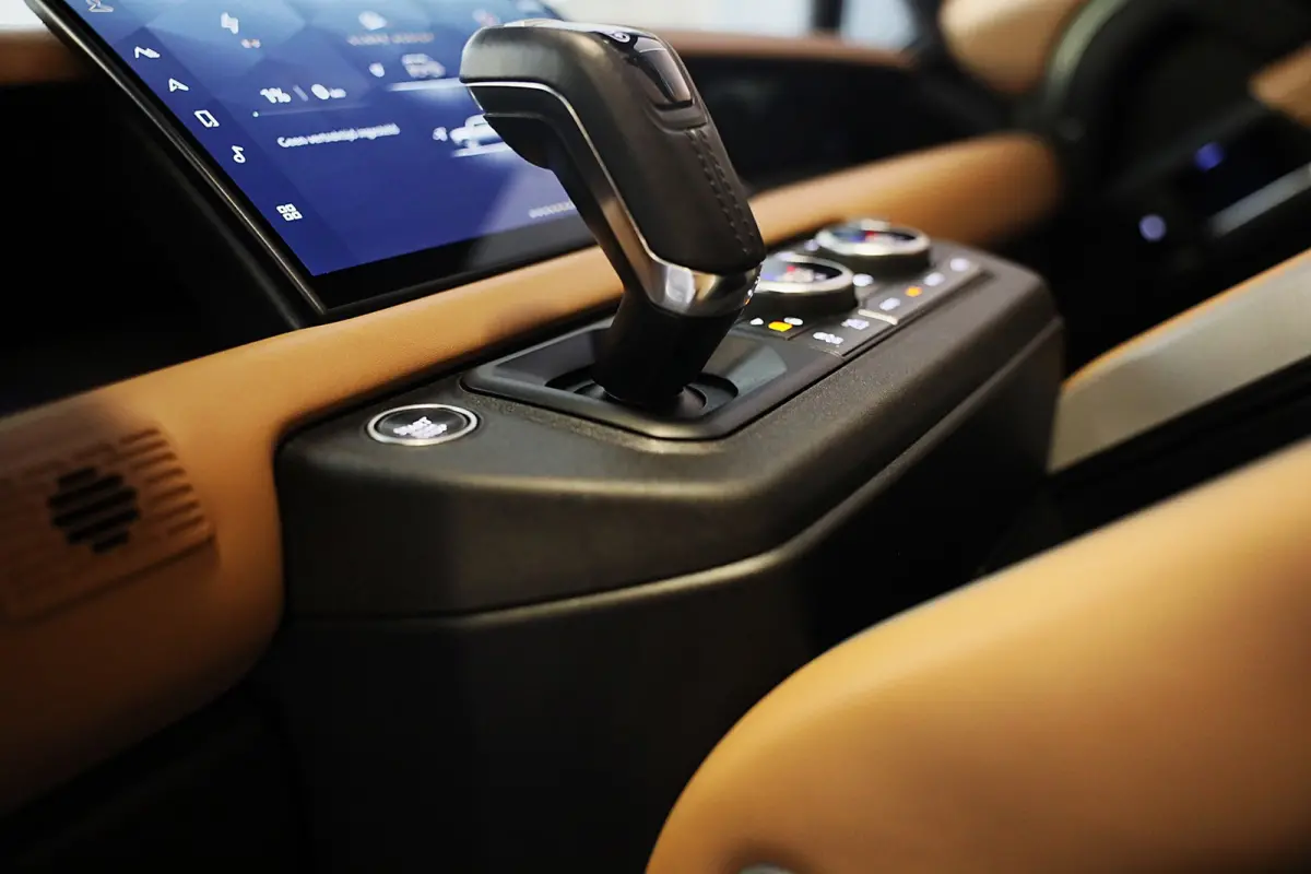 2.0 P300e 110 X-Dynamic HSE / Head Up / Memory / Elek Stoelen / Acc / Lane Assist / 360 Camera / Open Pano