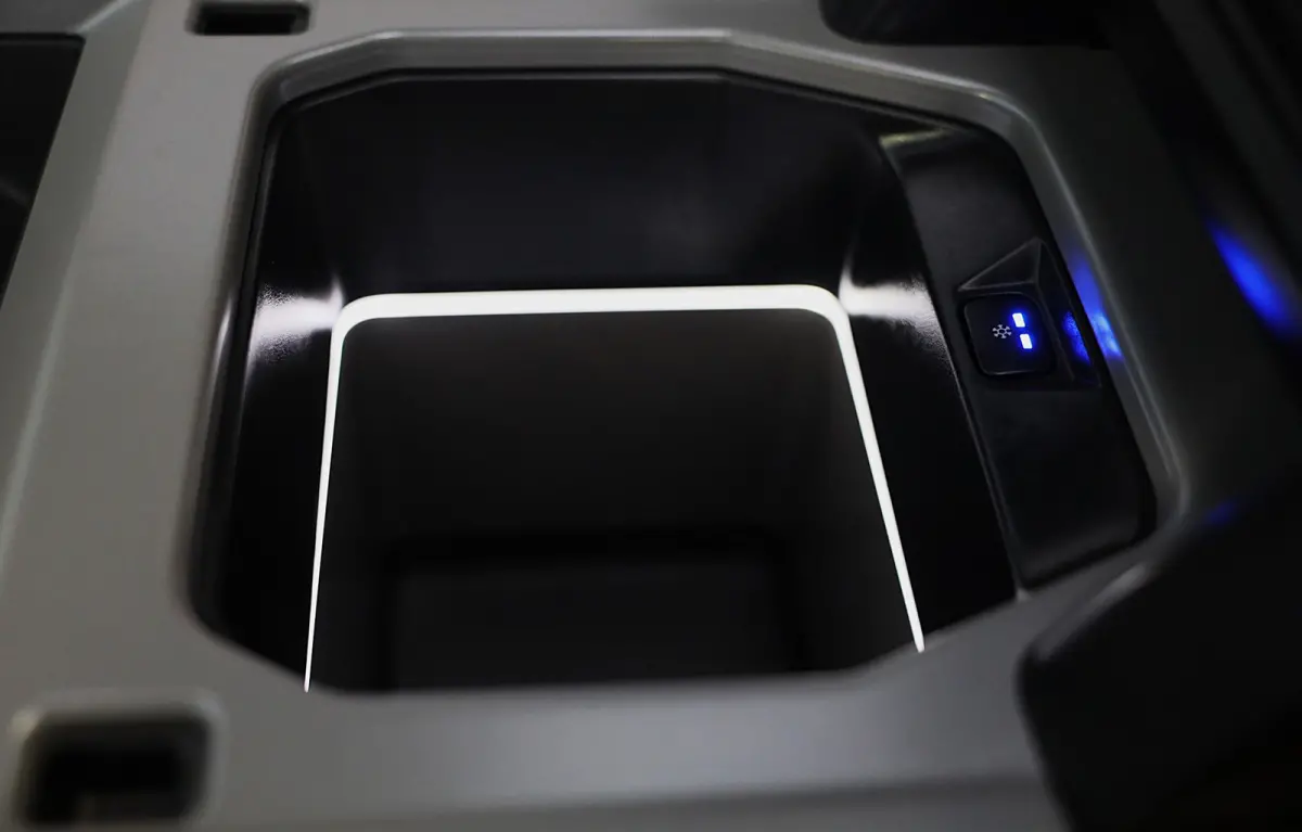 2.0 P300e 110 X-Dynamic HSE / Head Up / Memory / Elek Stoelen / Acc / Lane Assist / 360 Camera / Open Pano
