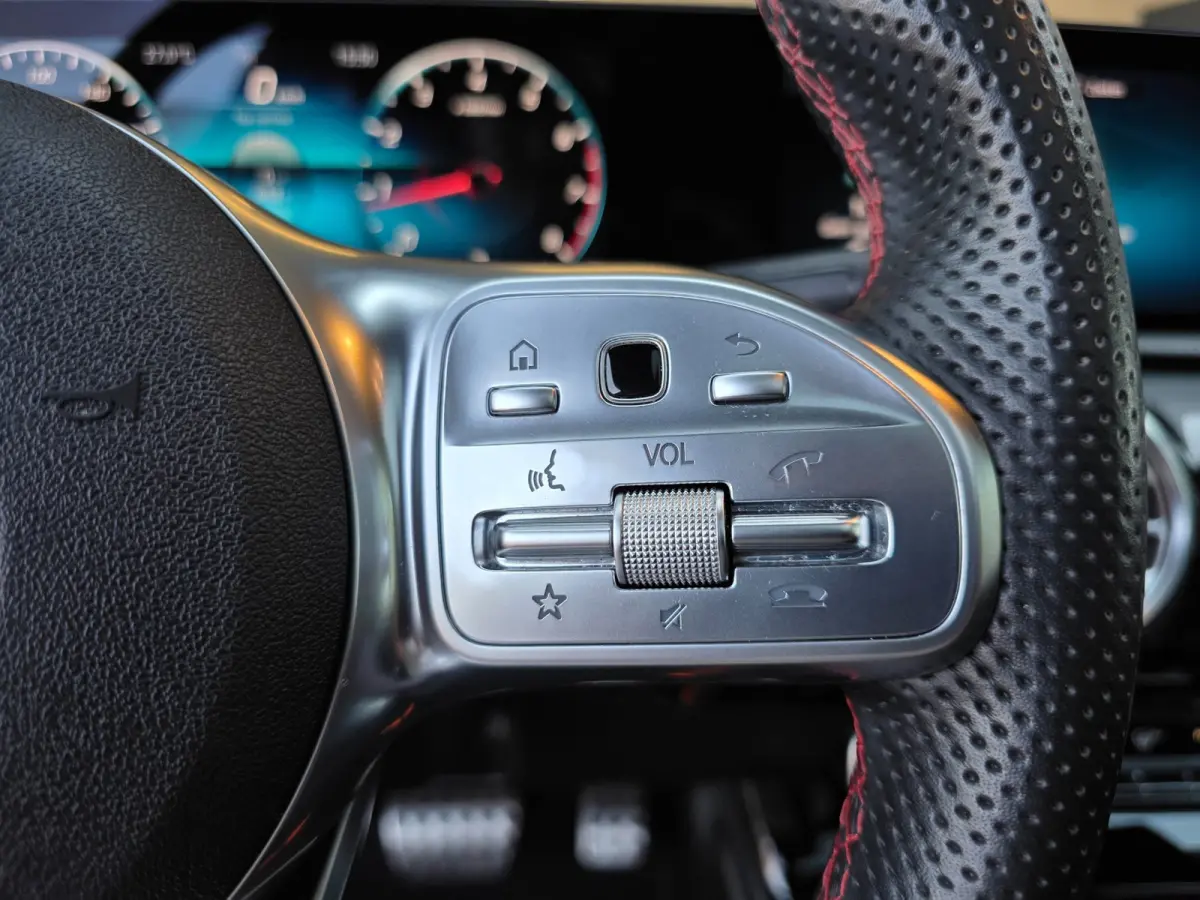 NAP !! / PANO / SFEER / BURMESTER / KEYLESS / CARPLAY / CAMERA / MEMORY / ALCANTARA / FLIPPERS / 19 INCH !