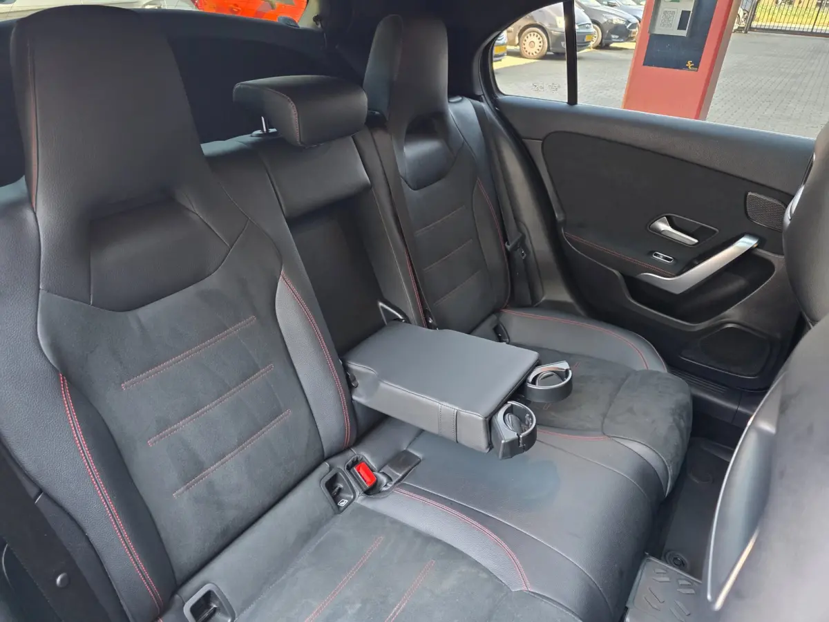 NAP !! / PANO / SFEER / BURMESTER / KEYLESS / CARPLAY / CAMERA / MEMORY / ALCANTARA / FLIPPERS / 19 INCH !