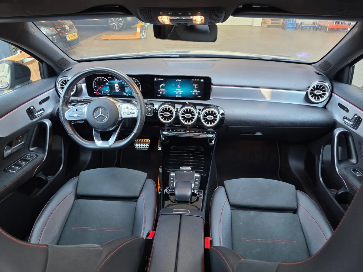 NAP !! / PANO / SFEER / BURMESTER / KEYLESS / CARPLAY / CAMERA / MEMORY / ALCANTARA / FLIPPERS / 19 INCH !