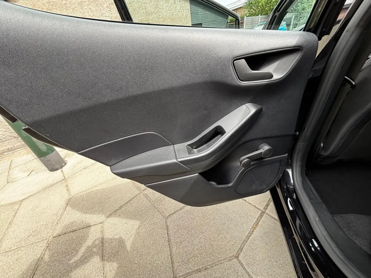 1.0 EcoBoost Connected| zeer weinig km s | als NIEUW|Zwart metallic |stoelen hoogte verstelbaar|