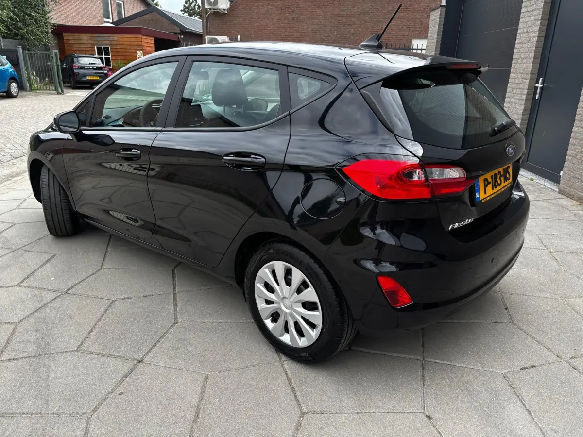 1.0 EcoBoost Connected| zeer weinig km s | als NIEUW|Zwart metallic |stoelen hoogte verstelbaar|