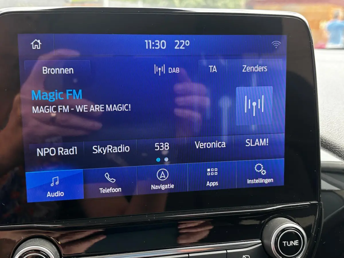 1.0 EcoBoost Connected| zeer weinig km s | als NIEUW|Zwart metallic |stoelen hoogte verstelbaar|