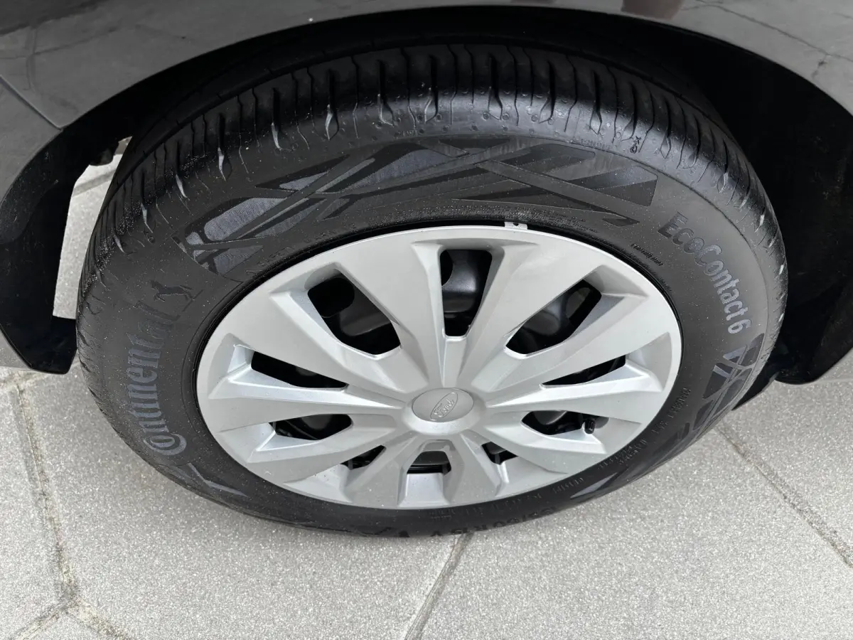 1.0 EcoBoost Connected| zeer weinig km s | als NIEUW|Zwart metallic |stoelen hoogte verstelbaar|