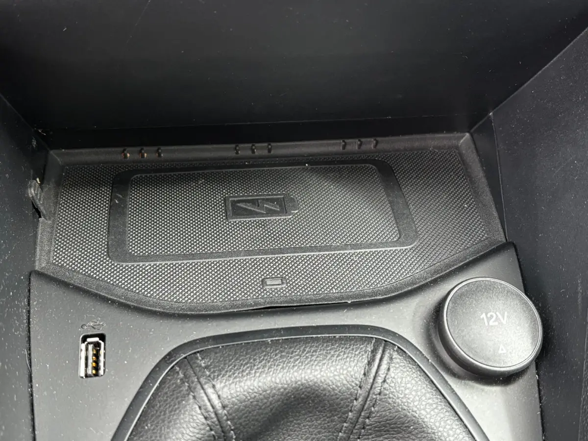 1.0 EcoBoost Connected| zeer weinig km s | als NIEUW|Zwart metallic |stoelen hoogte verstelbaar|