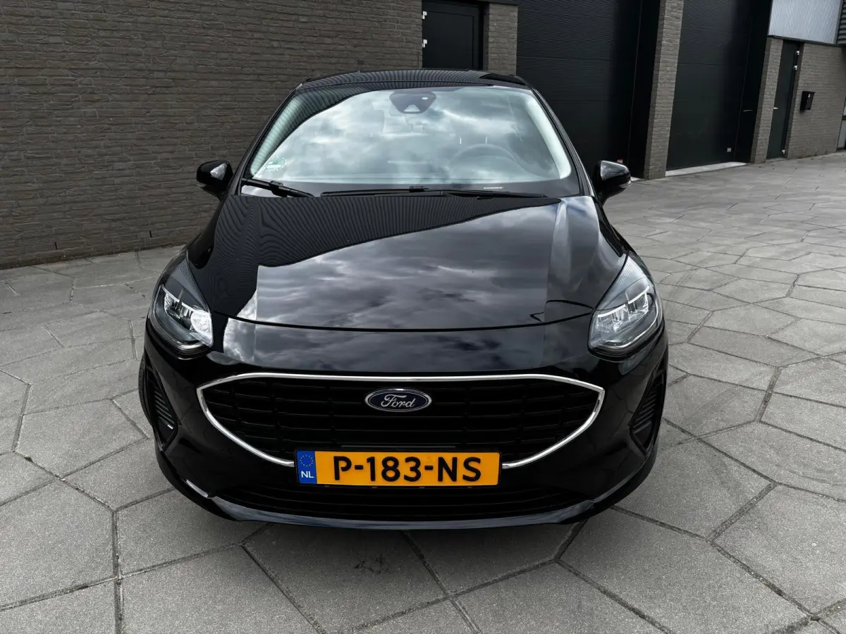 1.0 EcoBoost Connected| zeer weinig km s | als NIEUW|Zwart metallic |stoelen hoogte verstelbaar|