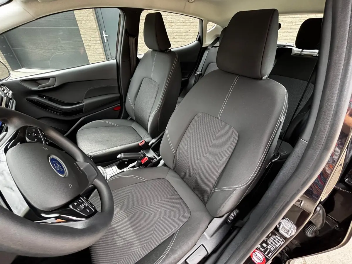 1.0 EcoBoost Connected| zeer weinig km s | als NIEUW|Zwart metallic |stoelen hoogte verstelbaar|