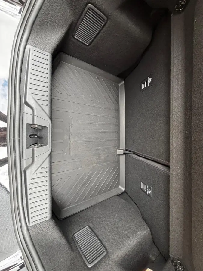 1.0 EcoBoost Connected| zeer weinig km s | als NIEUW|Zwart metallic |stoelen hoogte verstelbaar|