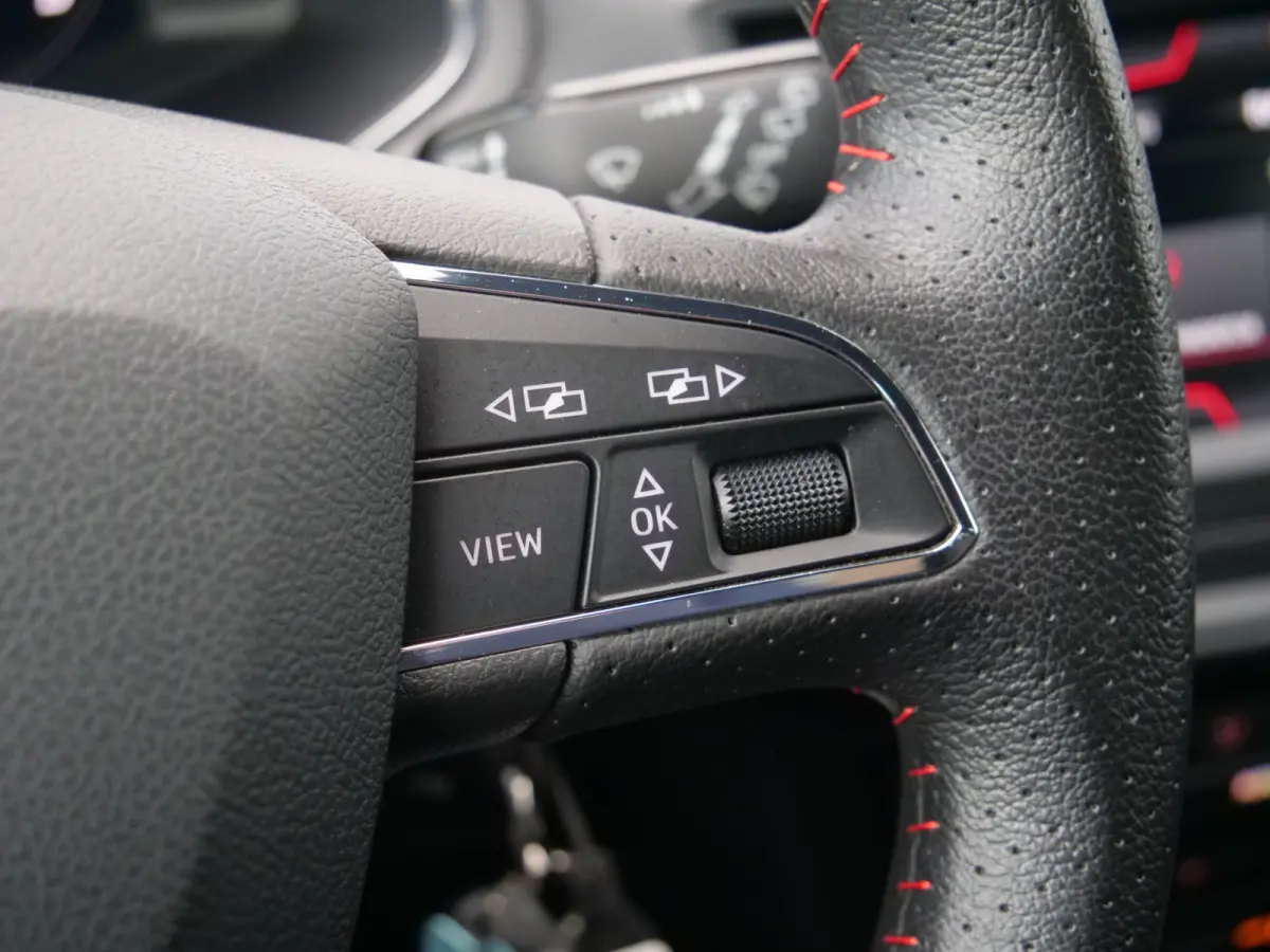 1.0 TSI FR 116Pk Apple Carplay / Camera / Trekhaak / Stoelverwarming