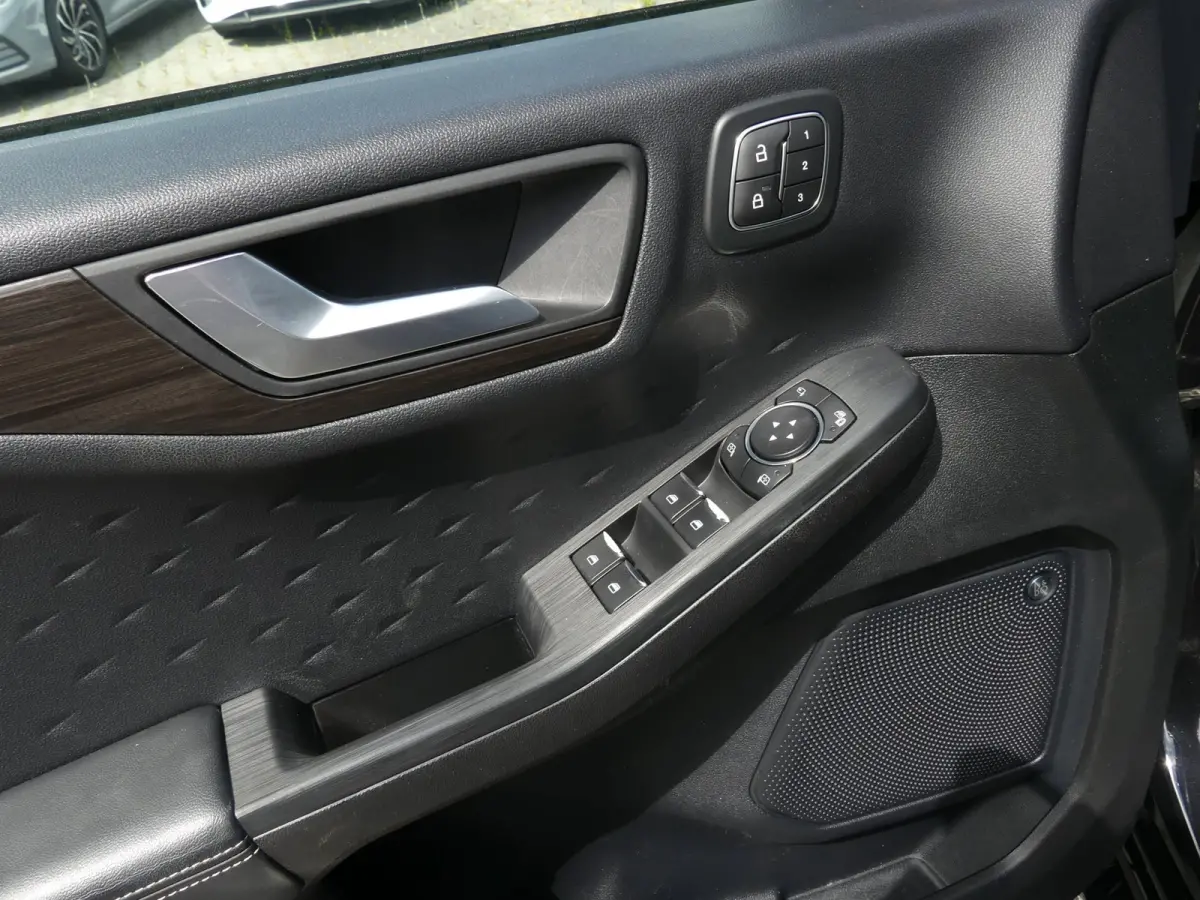 2.5 PHEV Vignale / Pano / H&K Audio / Winter