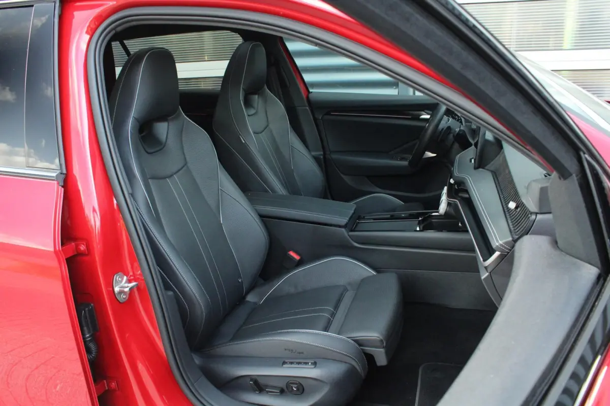 1.5 TSI 204pk PHEV Sportline Business | SoH 100% | Head-up | Adaptief Onderstel | Stoelventilatie/ Verwarming | Voorstoelen Elektrisch | Keyless Entry