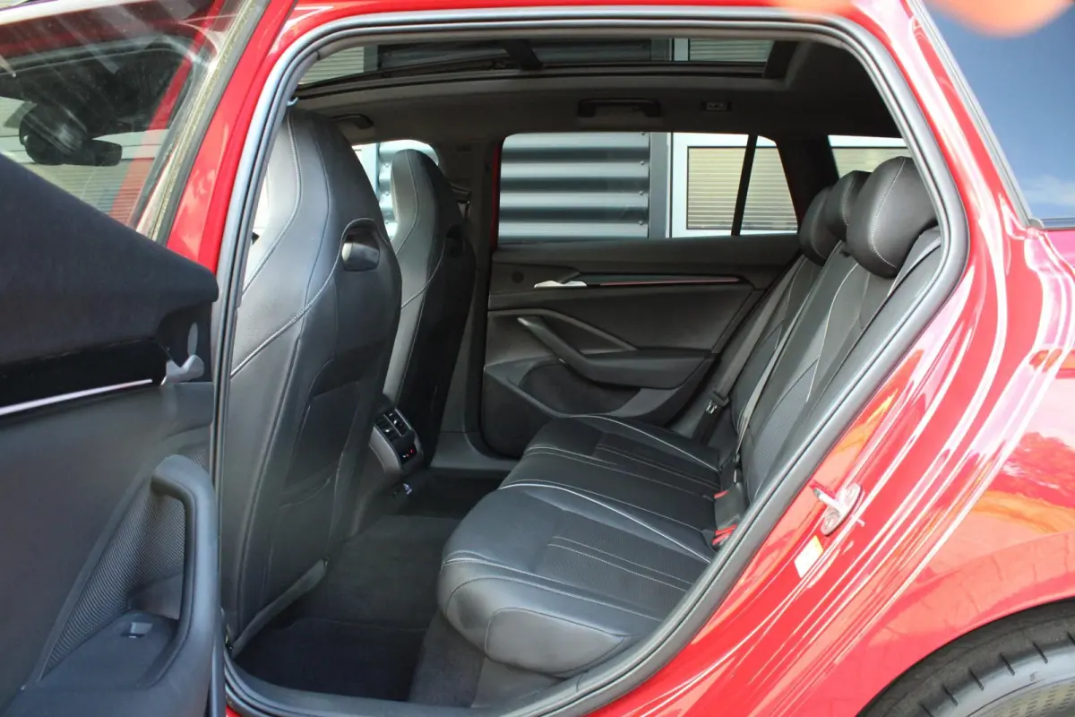 1.5 TSI 204pk PHEV Sportline Business | SoH 100% | Head-up | Adaptief Onderstel | Stoelventilatie/ Verwarming | Voorstoelen Elektrisch | Keyless Entry