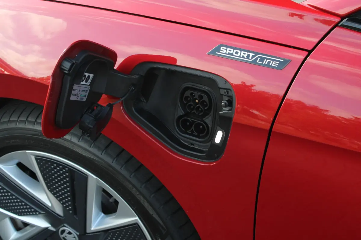 1.5 TSI 204pk PHEV Sportline Business | SoH 100% | Head-up | Adaptief Onderstel | Stoelventilatie/ Verwarming | Voorstoelen Elektrisch | Keyless Entry